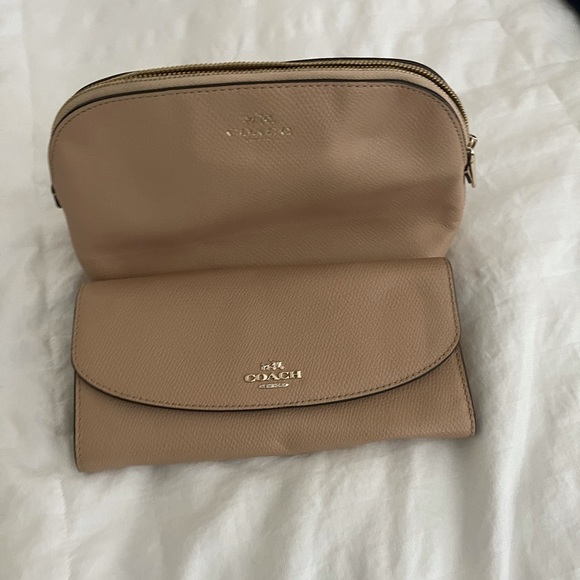Coach tan/ neutral leather wallet and cosmetic bag - Picture 4 of 5